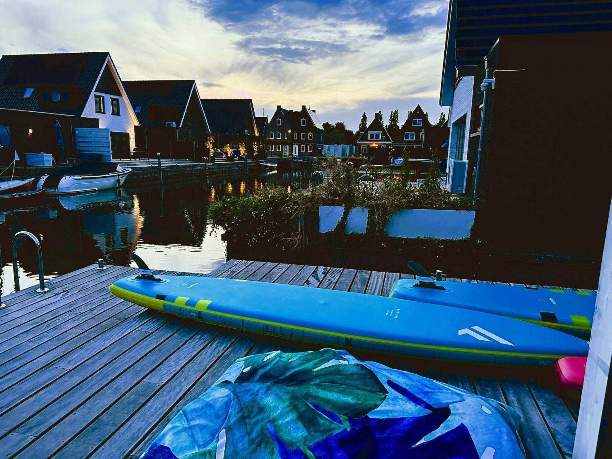 Peaceful Villa On The Water In Stavoren Esterno foto